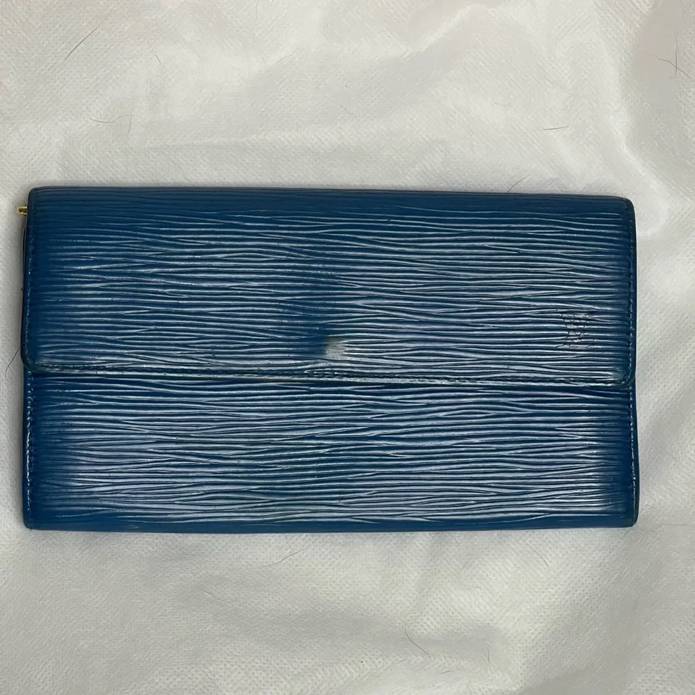 Vintage Louis Vuitton Epi Blue Wallet excellent condition w/unbranded dust bag